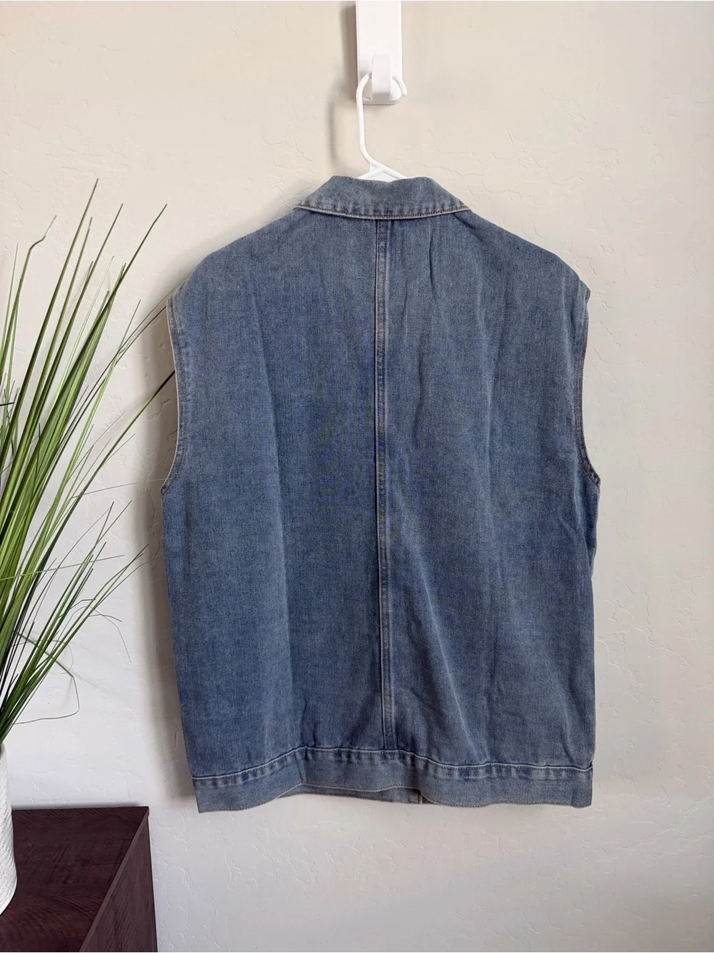 Findthy Oversized Denim Utility Vest Light Wash Button Front NWT